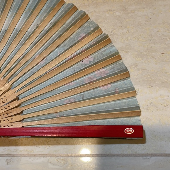 Final Price Drop: Small Lot of Vintage Asian Fans - Picture 4 of 15